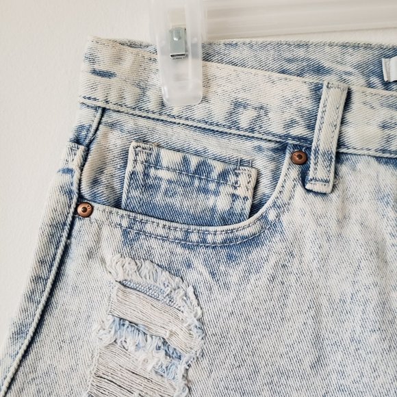Forever 21 Acid Wash Light blue Denim Shorts - Picture 3 of 6
